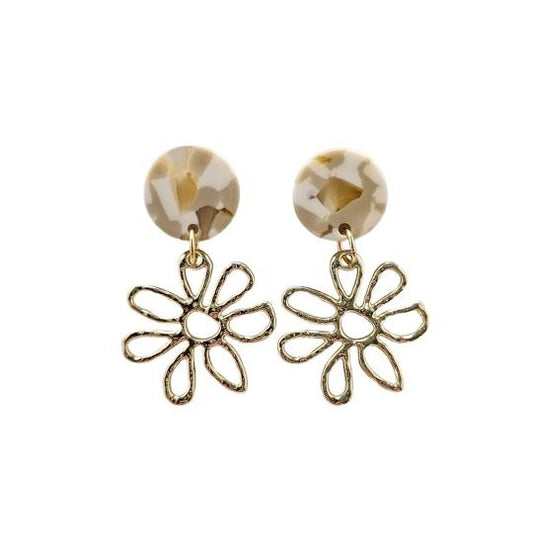 Dainty gold daisy Earrings